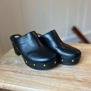 Steve Madden black clogs